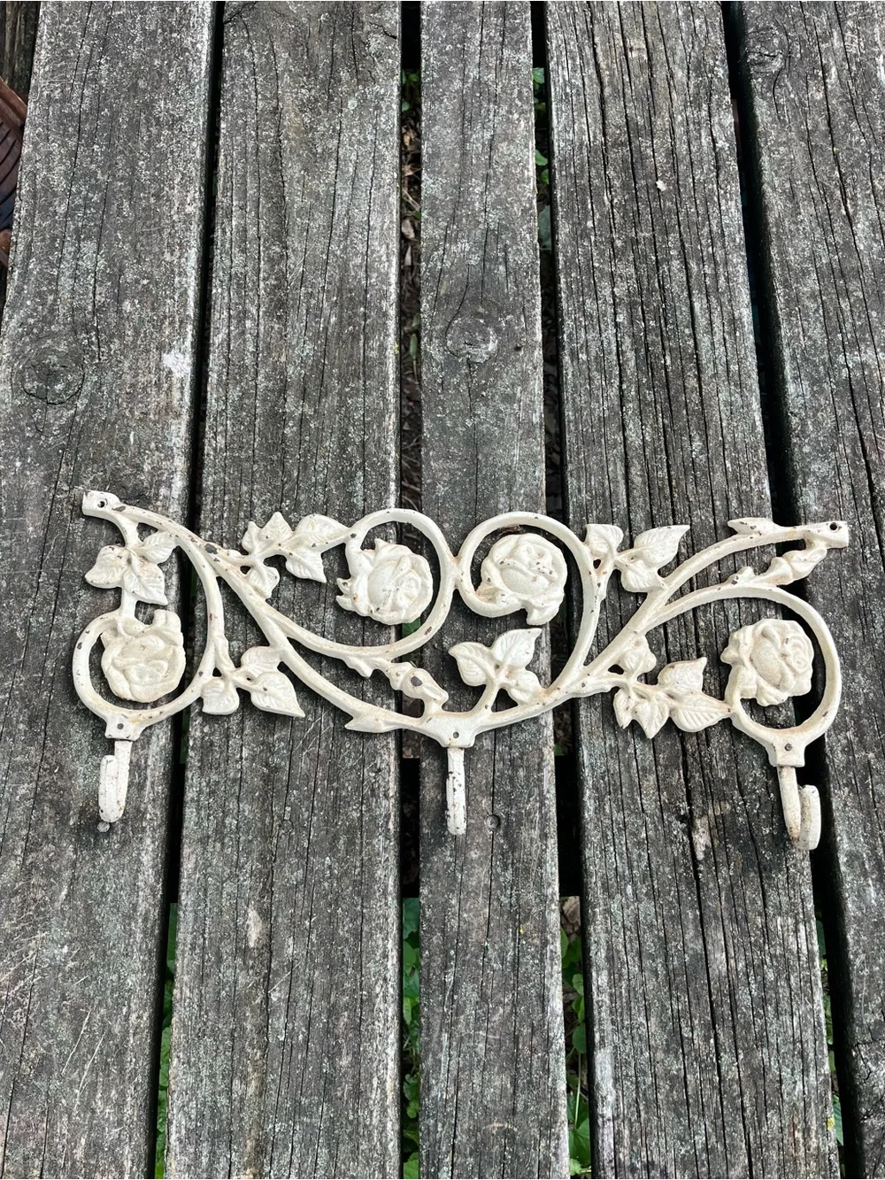 Vtg Cast Iron Wall Hook Rack 20 1/2” x 8 1/2” Shabby Rustic Farmhouse Floral